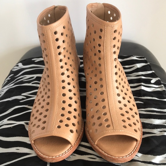 Boots - Picture 4 of 6